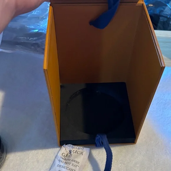 Louis Vuitton Snow globe trunk - Picture 8 of 12